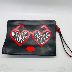 Too glam to give a damn 🖤❤️